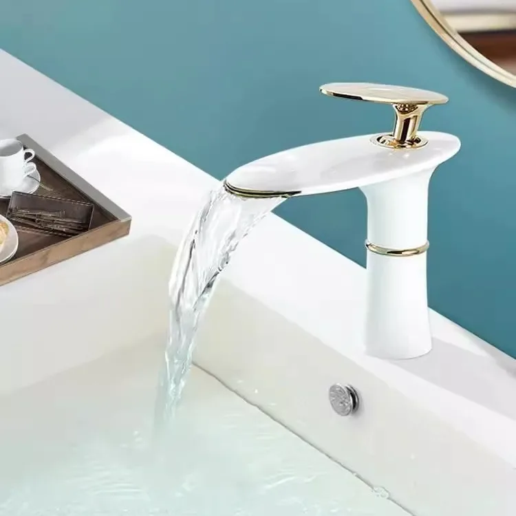 Home Hardware Bathroom Faucets - Robinet de lavabo cascade en laiton